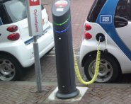 Auto ricarica elettrica colonnina