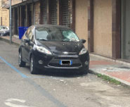 Auto rotta via Turati