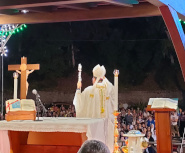 Dipodi Vescovo celebra1