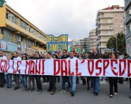 Ospedale giu le mani