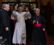 Papa esce da Curia2