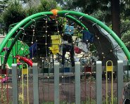 Piazza Mazzini panni stesi villa area giochi