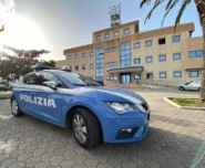 Polizia auto esterno piazzale3