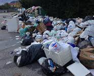 Rifiuti palazzetto lamezia