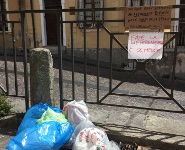 Rifiuti via Lissania cartello