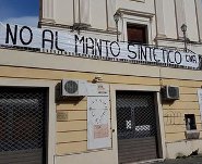 Stadio no sintetico striscione