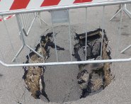 Via Colelli voragine transenna