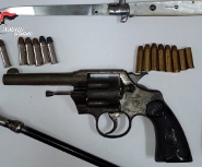 carabinieri revolver e munizioni